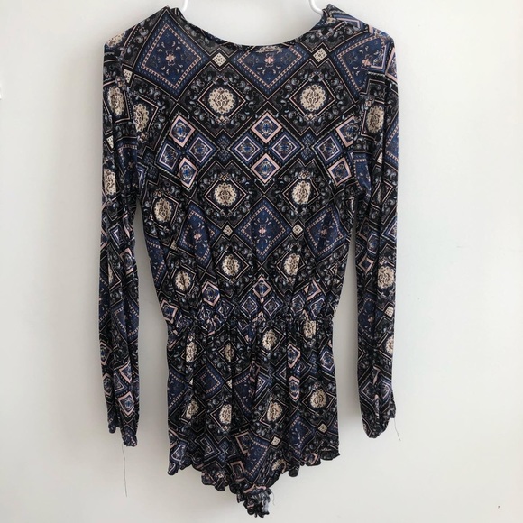 Printed Low Cut Romper - Picture 4 of 5